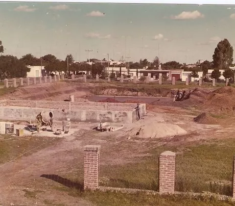 Construcción cancha de básquetbol